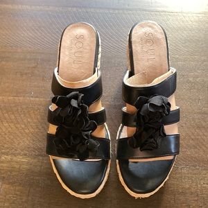 Naturalizer Oodles wedge with flower detail. Size 10 black never worn